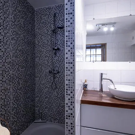 Les Voyageurs 2 Proche Gare لونس